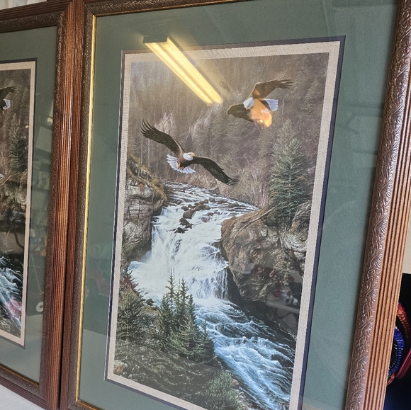 Two wall frames - Picture 2 of 3